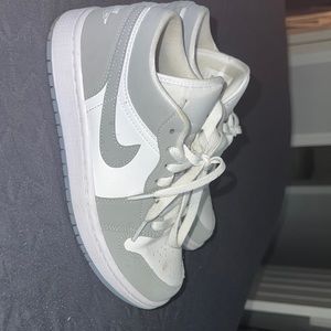 White wolf grey jordan 1 low
